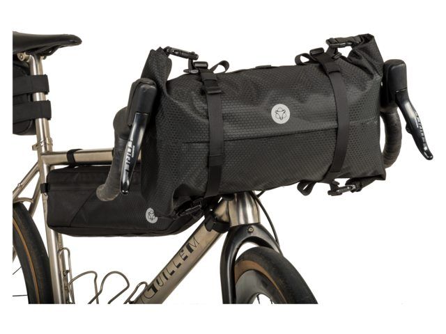 AGU HANDLEBAR-PACK VENTURE Tankolaukku Musta