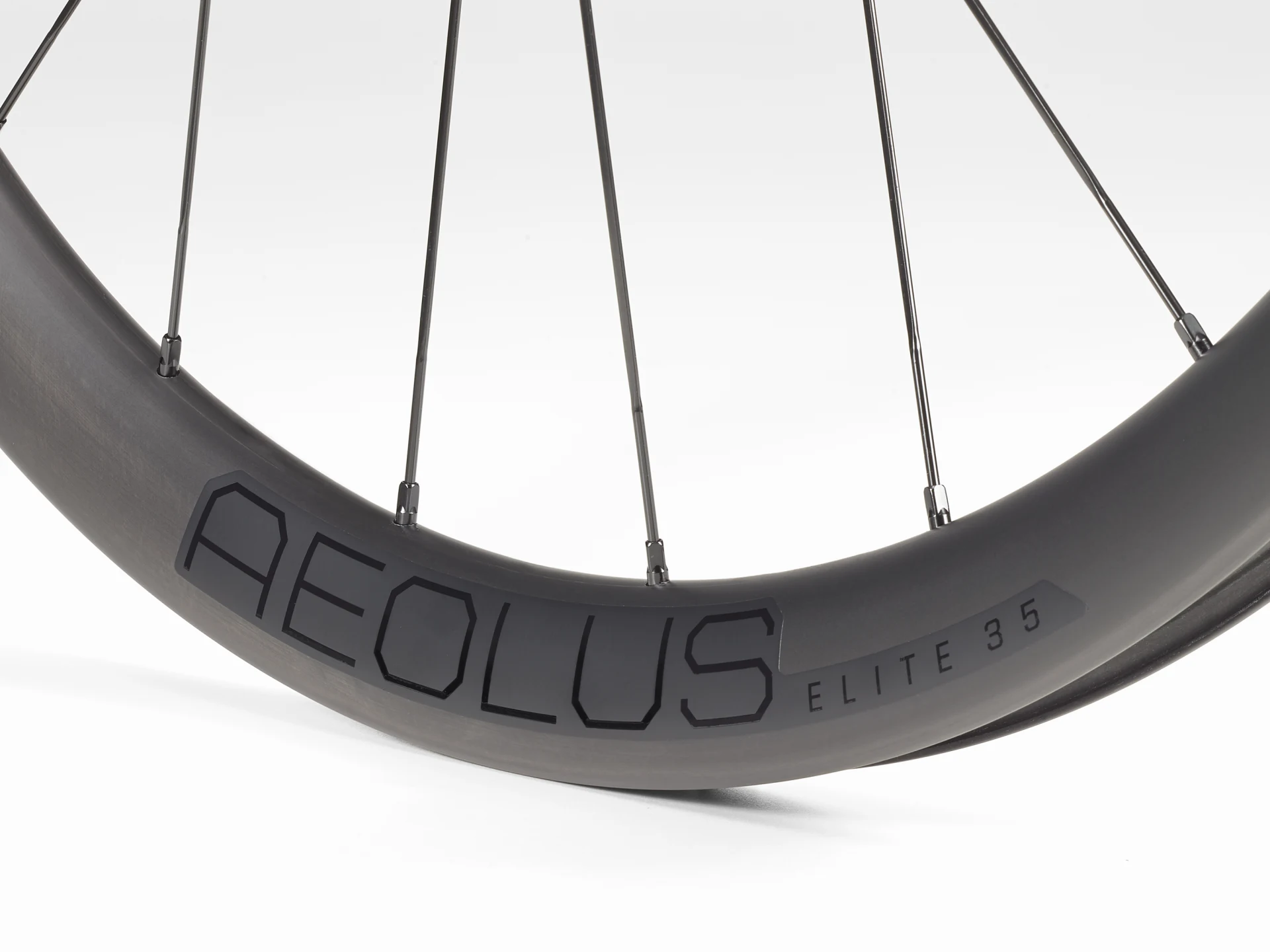 Bontrager Aeolus Elite 35 TLR Disc Road Wheel etukiekko