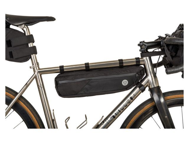 AGU TUBE FRAME-PACK VENTURE SMALL RUNKOLAUKKU Musta